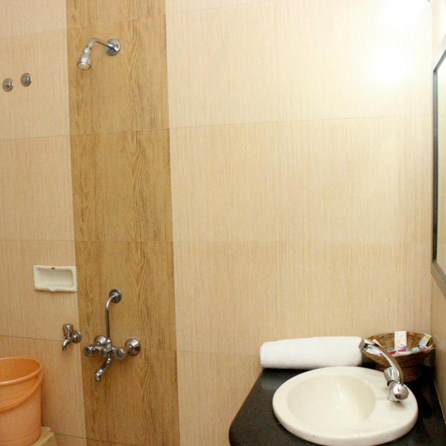 Hotel Manik Moti Лонавала Экстерьер фото