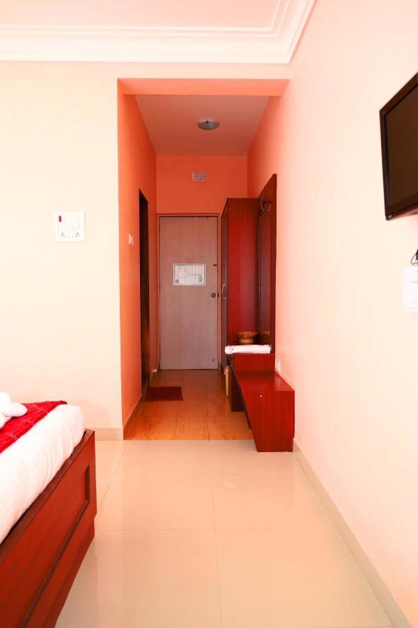 Hotel Manik Moti Лонавала Экстерьер фото